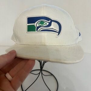 Vintage white Seattle Seahawks NFL snapback hat 7 7/8
